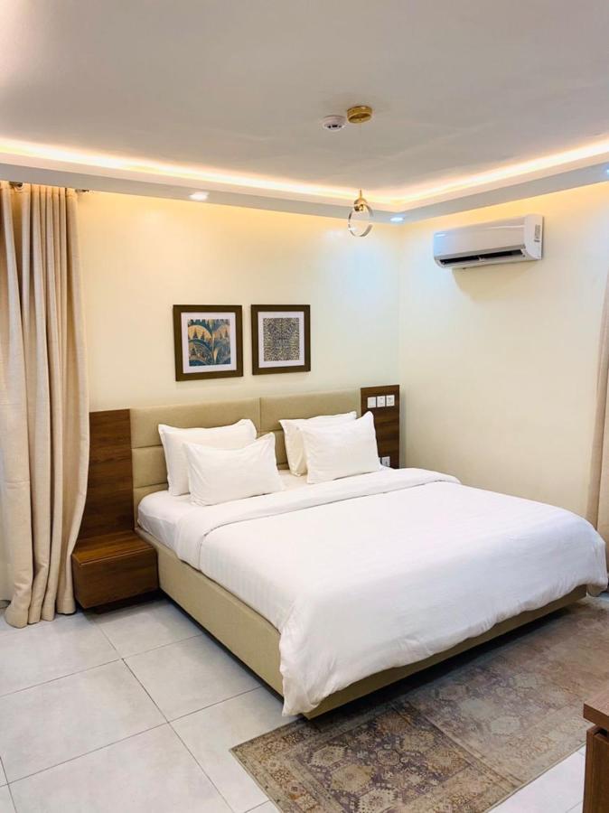 Plush Hotel,아부자 외부 사진