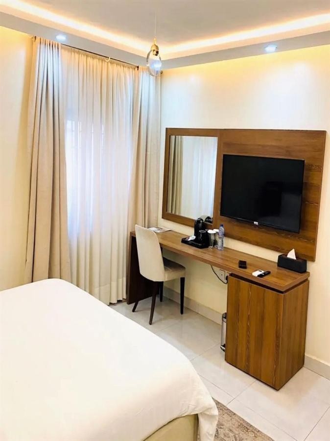 Plush Hotel,아부자 외부 사진