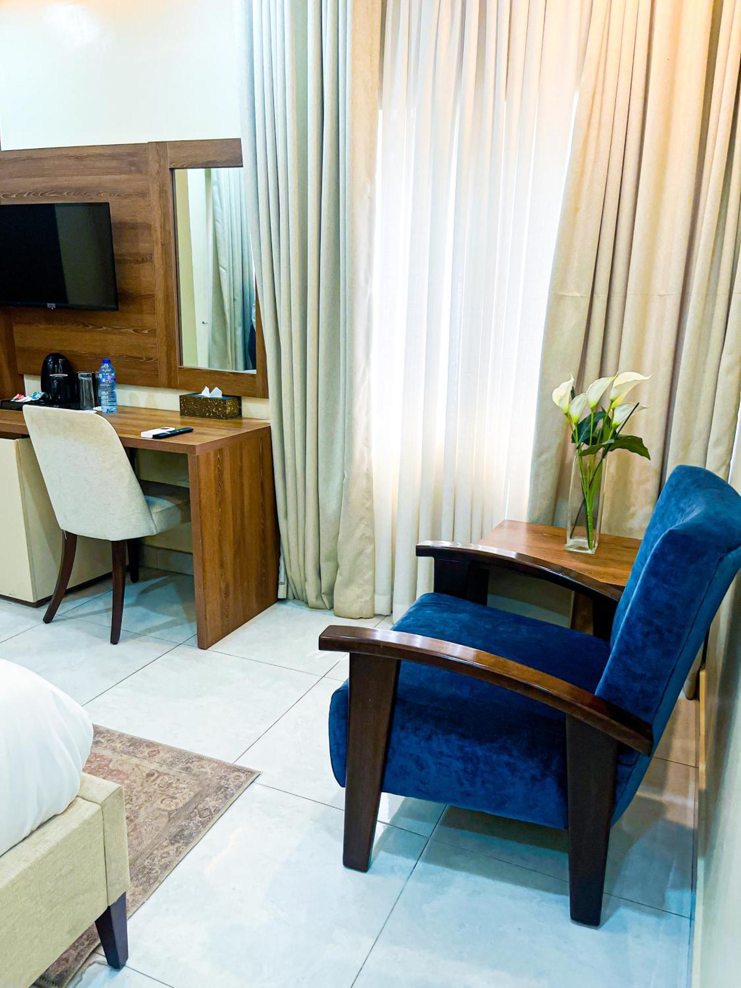 Plush Hotel,아부자 외부 사진